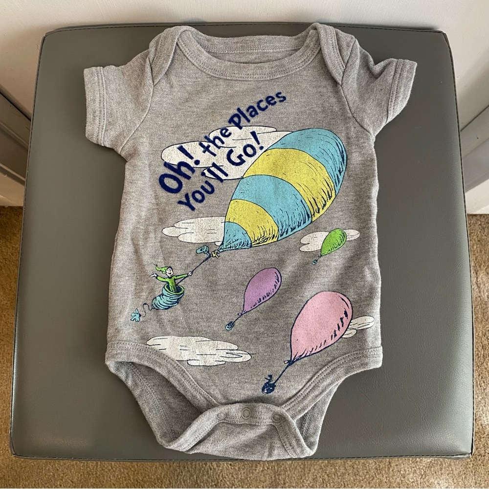 Dr Seuss “Oh The Places You’ll Go” Grey Baby Bodysuit Size 3 Months